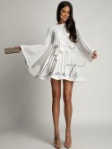 Plisowana sukienka z szerokim rękawem biała