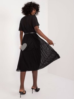 Czarna midi sukienka plisowana z paskiem