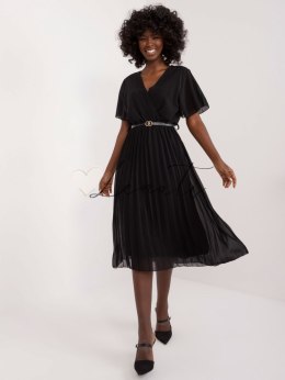 Czarna midi sukienka plisowana z paskiem