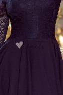 NICOLLE - sukienka z dłuższym tyłem z koronkowym dekoltem - GRANATOWA Numoco
