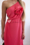 Elegancka sukienka plisowana z kwiatem   różowy neon